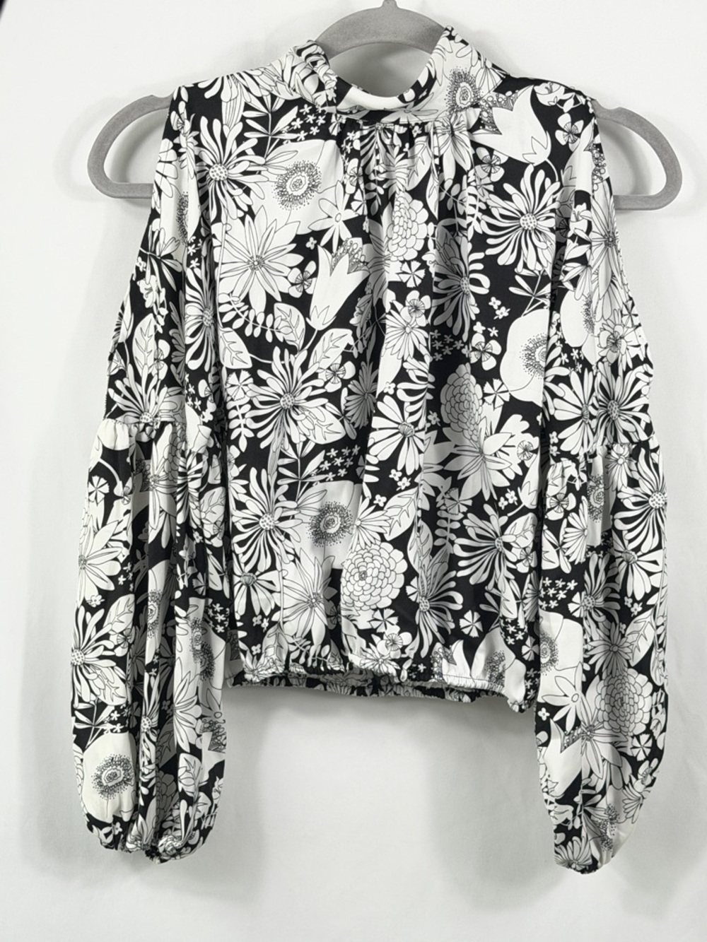 INC Black & White Floral Cold Shoulder Elastic Trim Crop Top. Size S. Tie neck